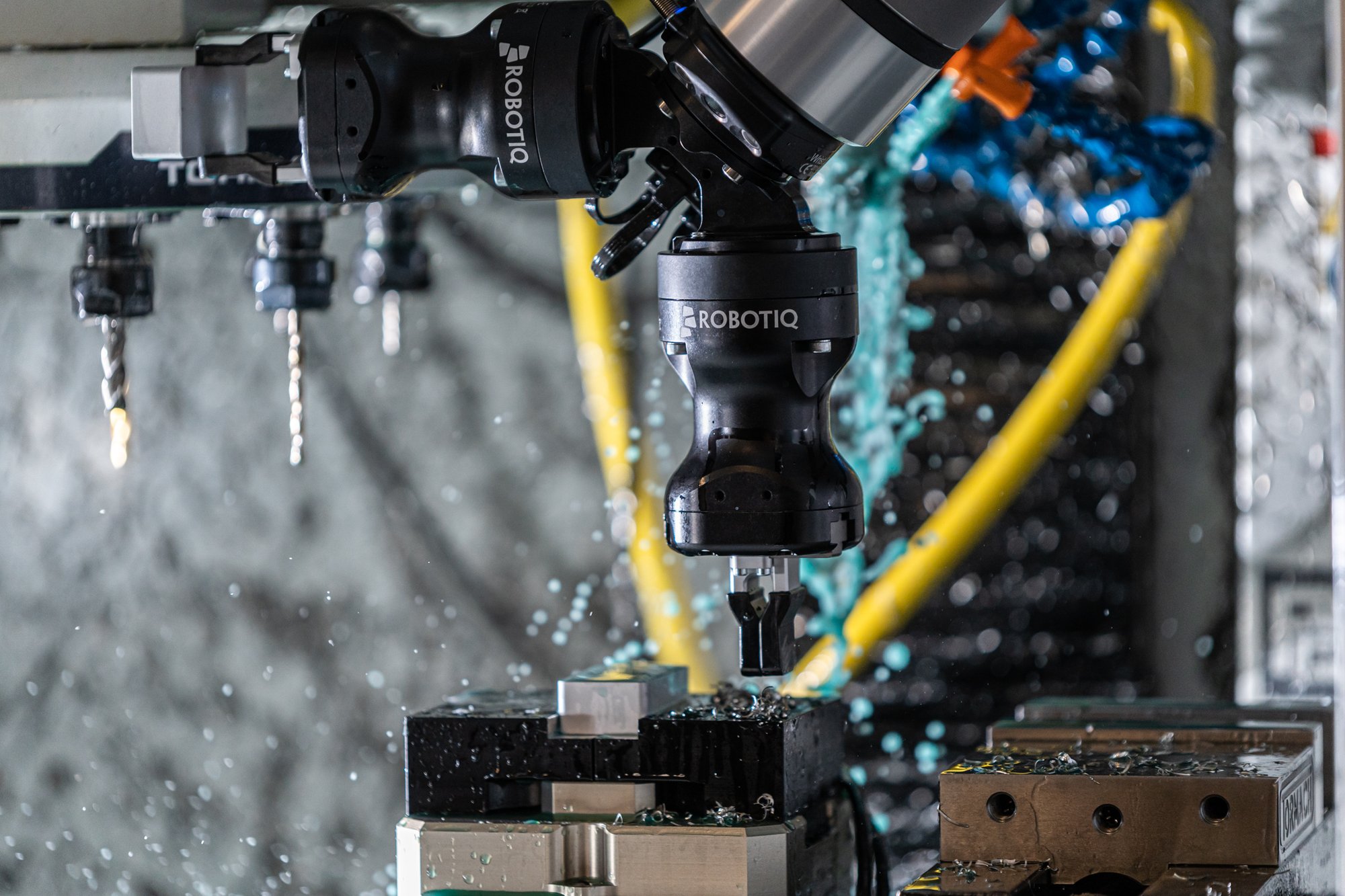 Dual Hand-E in CNC Machine with Coolant