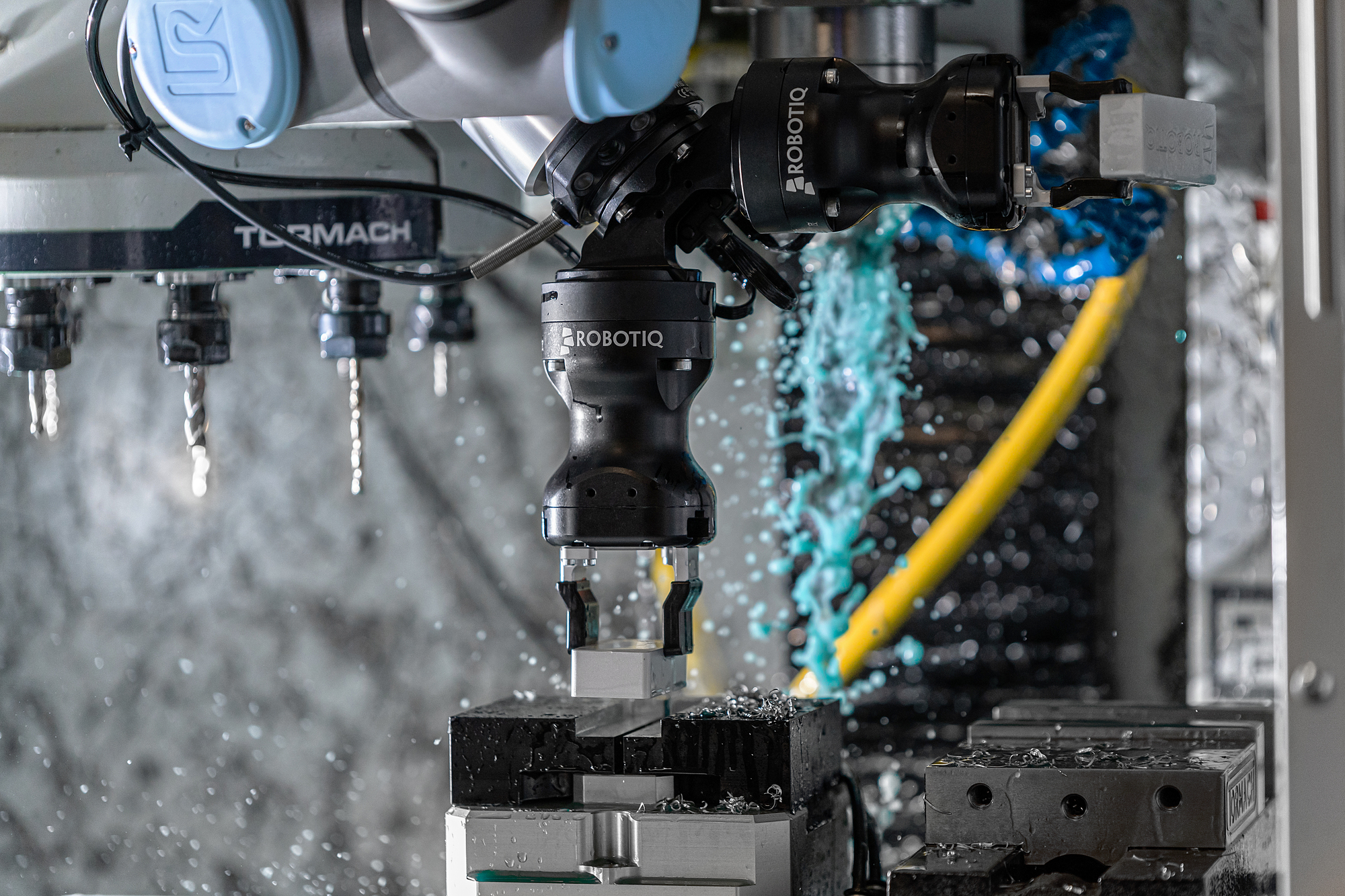 Dual Hand-E in CNC Machine with coolant-2