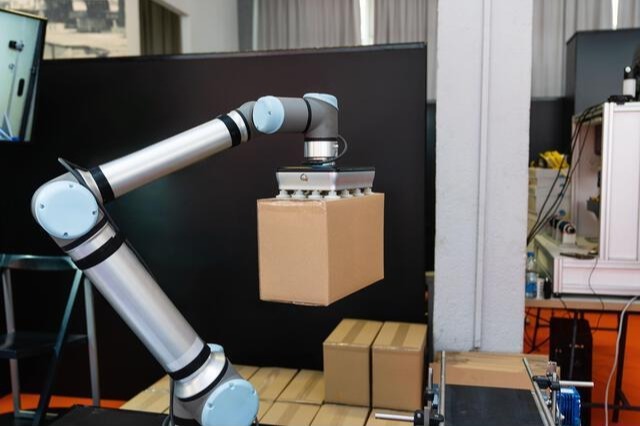 Engineered-End-Of-Line-Palletizer-Cobot