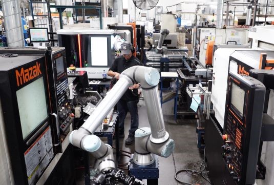 Cobot Machine Tending at Usinatech Facility