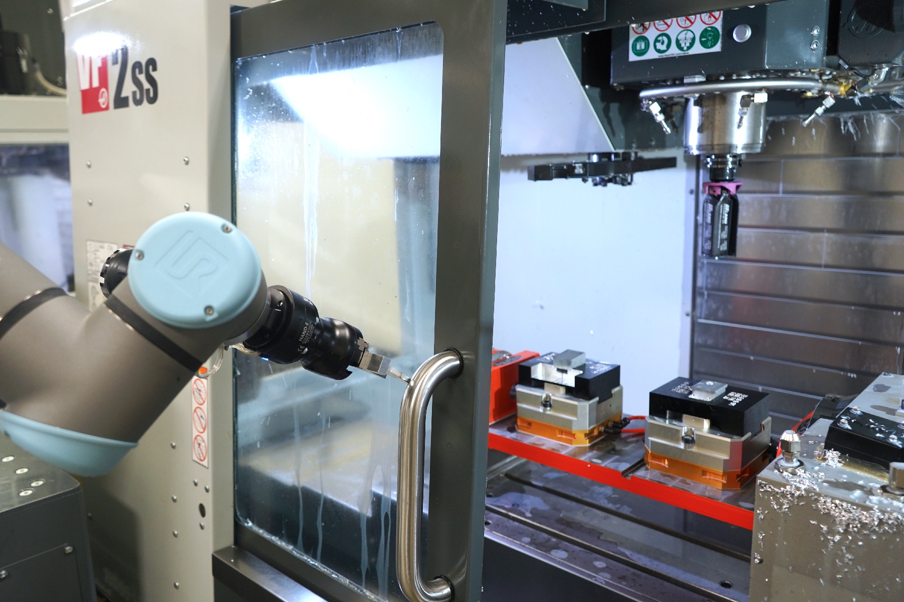 Dual Hand-E Machine tending 3-1