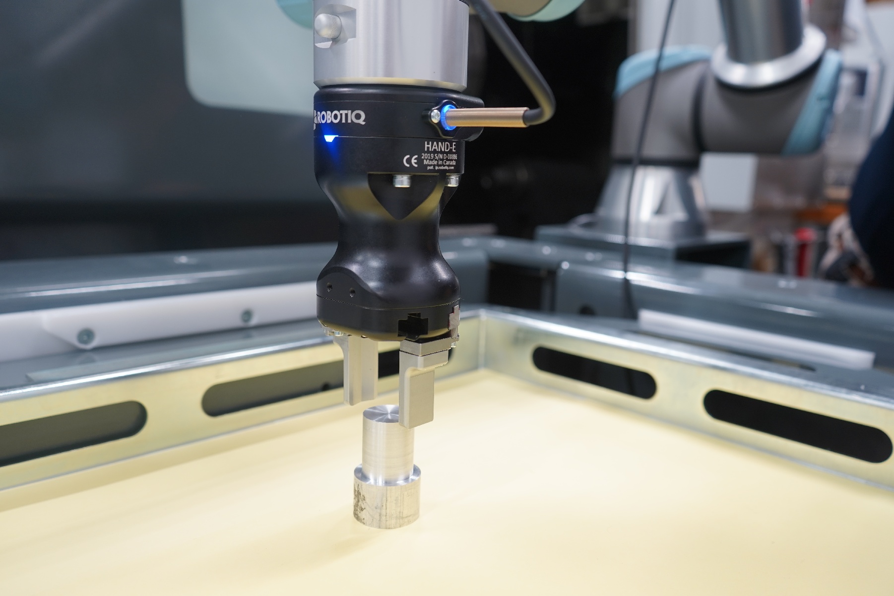 Hand-E - Wrist Camera Machine tending 1-1