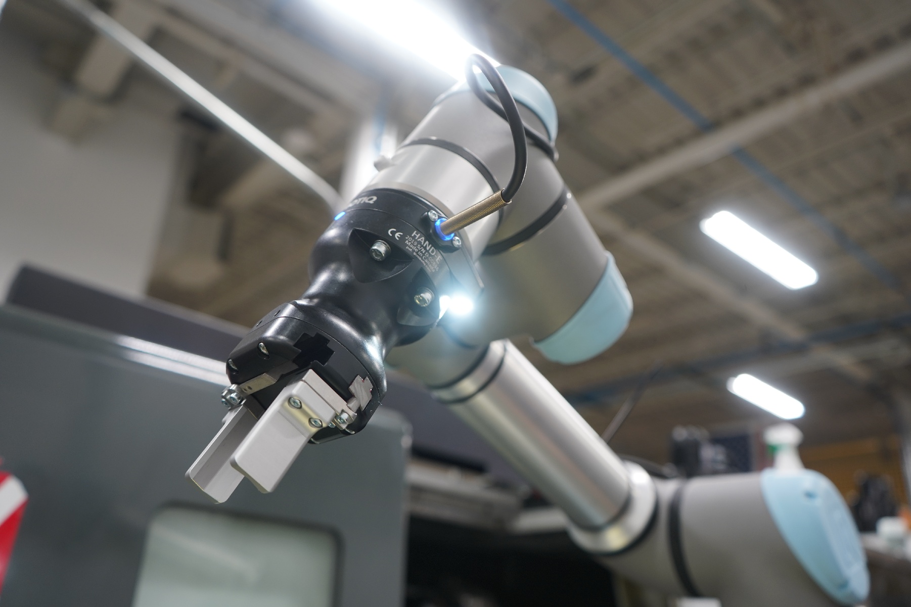 Hand-E - Wrist Camera Machine tending 2-1