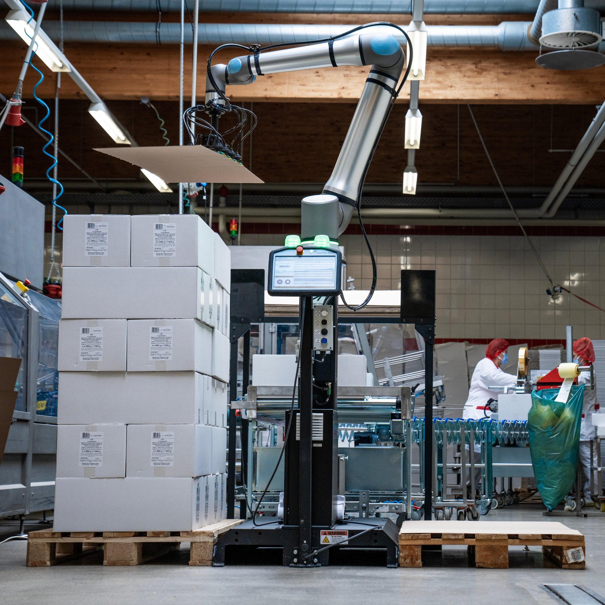 blog.robotiq.comhubfsHack AG palletizing factory